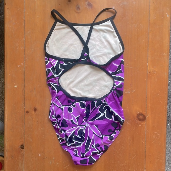 TYR women’s competitive swimsuit - Picture 2 of 2